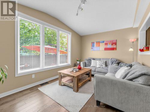 144 Mccready Drive, Milton, ON - Indoor Photo Showing Living Room