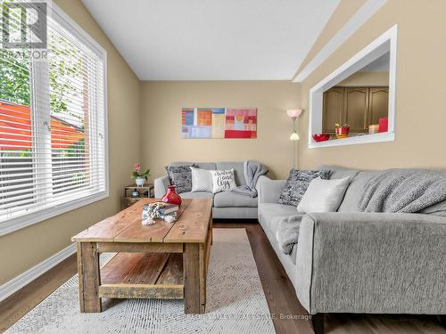 144 Mccready Drive, Milton, ON - Indoor Photo Showing Living Room
