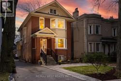 311 ST CLAIR AVENUE E Toronto, ON M4T 1P3