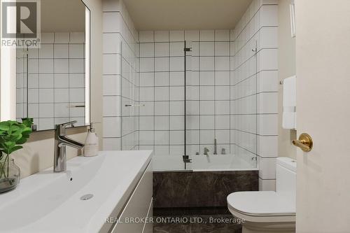 379 Talbot Street, Hamilton, ON - Indoor Photo Showing Bathroom
