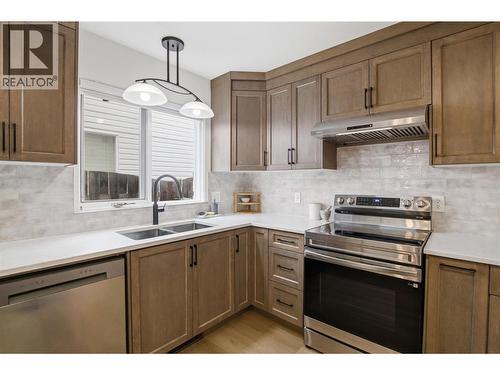 1232 13Th Street, Kamloops, BC - Indoor Photo Showing Kitchen With Double Sink