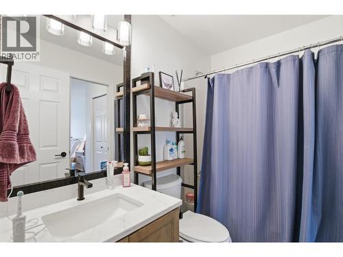 1232 13Th Street, Kamloops, BC - Indoor Photo Showing Bathroom