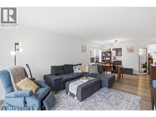 1232 13Th Street, Kamloops, BC - Indoor Photo Showing Living Room