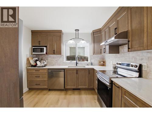 1232 13Th Street, Kamloops, BC - Indoor Photo Showing Kitchen With Upgraded Kitchen