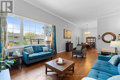 2464 Council Ring Road, Mississauga, ON - Indoor Photo Showing Living Room