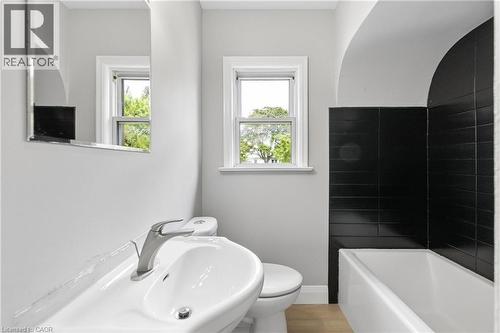 680 Frederick Street, Kitchener, ON - Indoor Photo Showing Bathroom