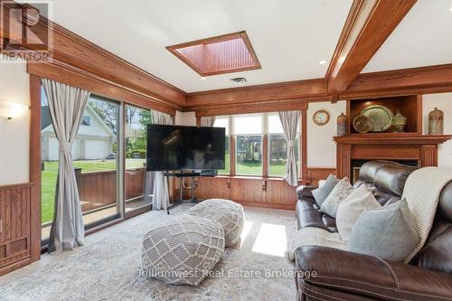 32 Sunset Drive, Woolwich, ON - Indoor Photo Showing Living Room
