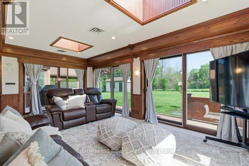 32 Sunset Drive, Woolwich, ON - Indoor Photo Showing Living Room