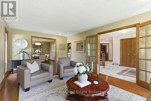 32 Sunset Drive, Woolwich, ON - Indoor Photo Showing Living Room