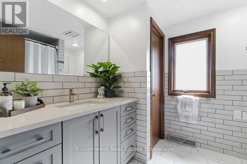 32 Sunset Drive, Woolwich, ON - Indoor Photo Showing Bathroom