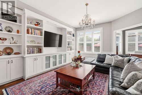 4163 Stonebridge Crescent, Burlington, ON - Indoor Photo Showing Living Room