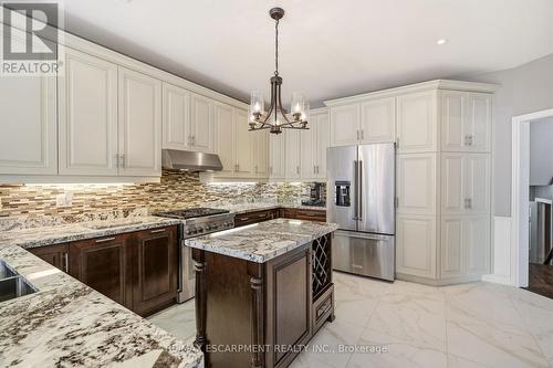 4163 Stonebridge Crescent, Burlington, ON - Indoor Photo Showing Kitchen With Double Sink With Upgraded Kitchen