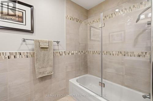 4163 Stonebridge Crescent, Burlington, ON - Indoor Photo Showing Bathroom