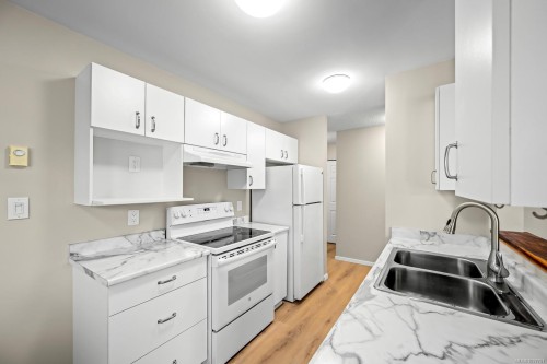 #101B-698 Aspen Rd, Comox, BC - Indoor Photo Showing Kitchen With Double Sink