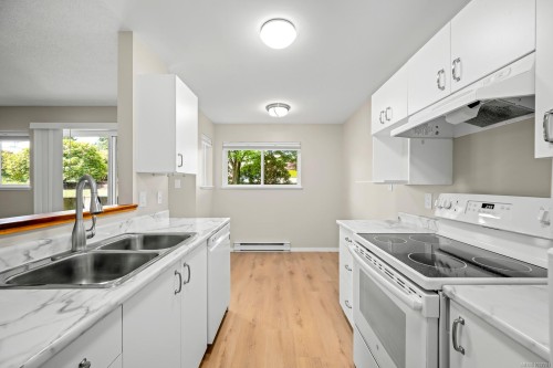 #101B-698 Aspen Rd, Comox, BC - Indoor Photo Showing Kitchen With Double Sink