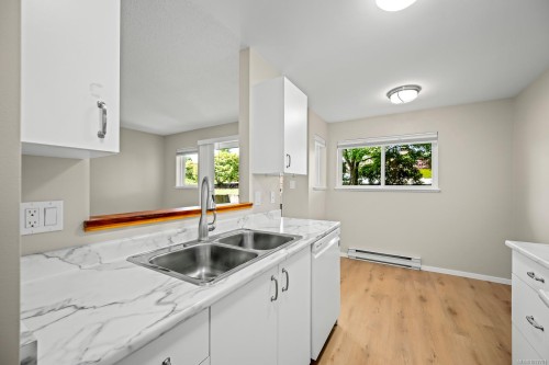 #101B-698 Aspen Rd, Comox, BC - Indoor Photo Showing Kitchen With Double Sink