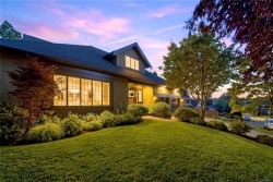 1795 Broadmead Ave Saanich, BC V8P 2V8