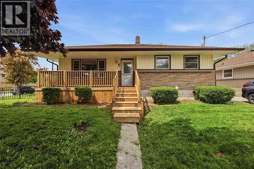 5 ABERDEEN AVENUE  Sarnia, ON N7S 2N5