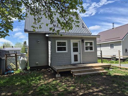 7 Lorne Street, Springhill, NS 