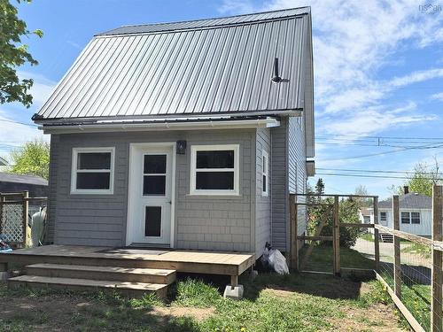 7 Lorne Street, Springhill, NS 