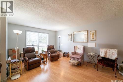 406 Walter Scott Avenue, Hanley, SK - Indoor Photo Showing Living Room