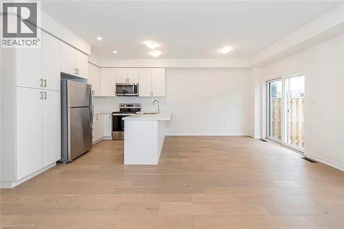 15 Linden Park Lane, Hamilton, ON - Indoor Photo Showing Kitchen