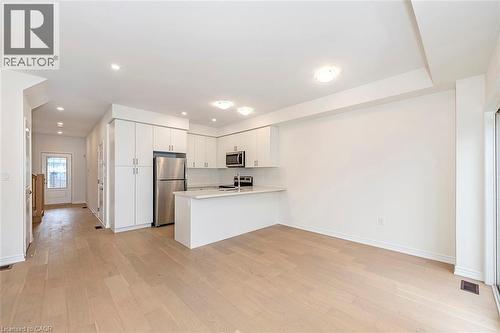 15 Linden Park Lane, Hamilton, ON - Indoor Photo Showing Kitchen