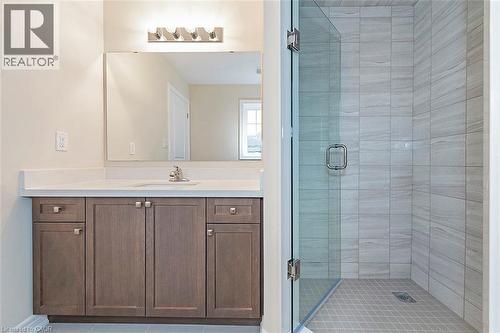 15 Linden Park Lane, Hamilton, ON - Indoor Photo Showing Bathroom