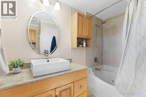 245042 Range Road 251, Rural Wheatland County, AB - Indoor Photo Showing Bathroom