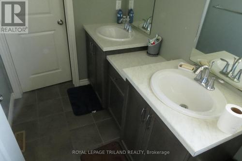 Main Level - 204 Peach Tree Boulevard, St. Thomas, ON - Indoor Photo Showing Bathroom