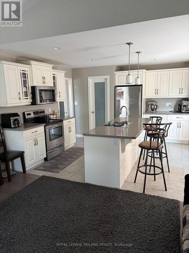 Main Level - 204 Peach Tree Boulevard, St. Thomas, ON - Indoor Photo Showing Kitchen