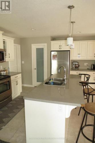 Main Level - 204 Peach Tree Boulevard, St. Thomas, ON - Indoor Photo Showing Kitchen