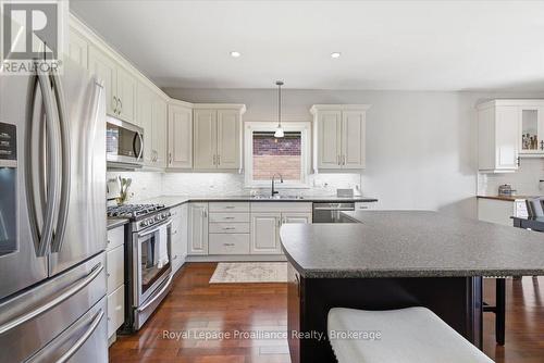 109 Pinnacle Street, Brighton, ON - Indoor Photo Showing Kitchen With Stainless Steel Kitchen With Upgraded Kitchen