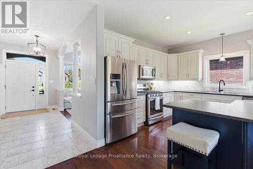 109 Pinnacle Street, Brighton, ON - Indoor Photo Showing Kitchen With Stainless Steel Kitchen With Upgraded Kitchen