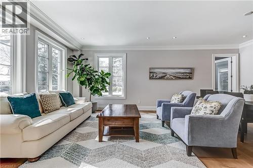 1569 Wembury Road, Mississauga, ON - Indoor Photo Showing Living Room