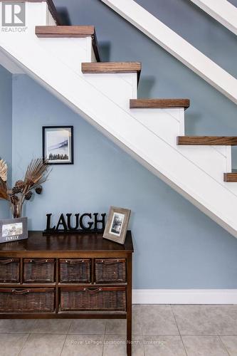 38 Foliage Drive, Tiny, ON - Indoor Photo Showing Other Room