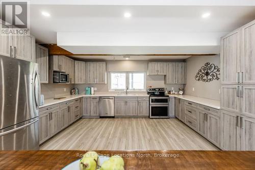 38 Foliage Drive, Tiny, ON - Indoor Photo Showing Kitchen