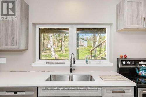 38 Foliage Drive, Tiny, ON - Indoor Photo Showing Kitchen With Double Sink