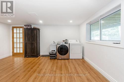 38 Foliage Drive, Tiny, ON - Indoor Photo Showing Laundry Room