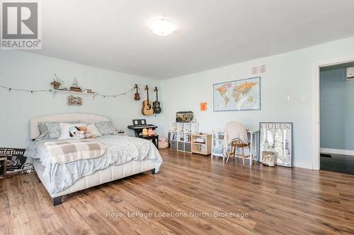 38 Foliage Drive, Tiny, ON - Indoor Photo Showing Bedroom