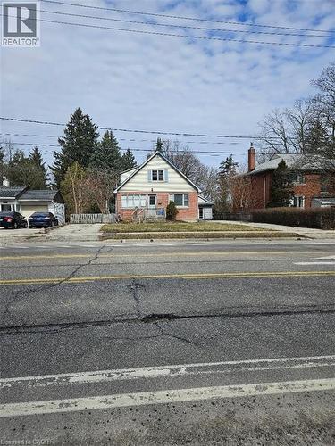 Two-story dwelling featuring brick and siding exterior with a pitched roof - 1154 Queens Boulevard, Kitchener, ON - Outdoor