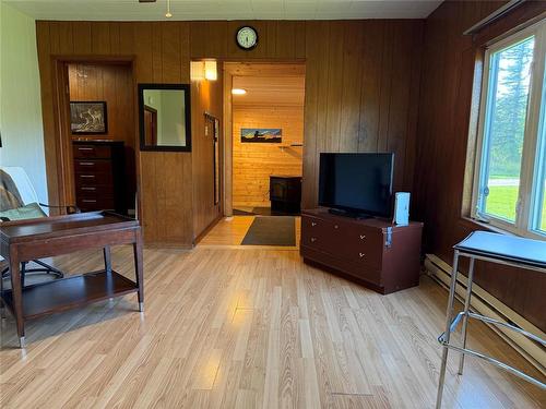 2 Walmore Drive, Ashern, MB - Indoor