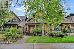 720 4 Street NW  Calgary, AB T2N 1P2