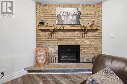 36589 Dunlop Drive, Ashfield-Colborne-Wawanosh (Colborne), ON - Indoor Photo Showing Living Room With Fireplace