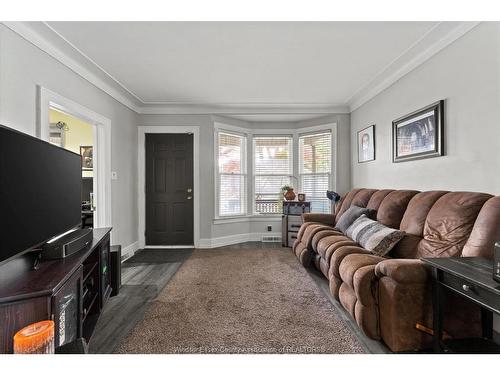 1056 Gladstone, Windsor, ON 