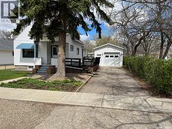 209 2nd AVENUE W  Gravelbourg, SK S0H 1X0