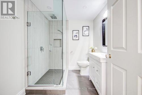 2025 Parklane Crescent, Burlington, ON - Indoor Photo Showing Bathroom