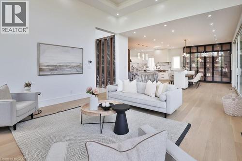 1143 Kane Road, Mississauga, ON - Indoor Photo Showing Living Room