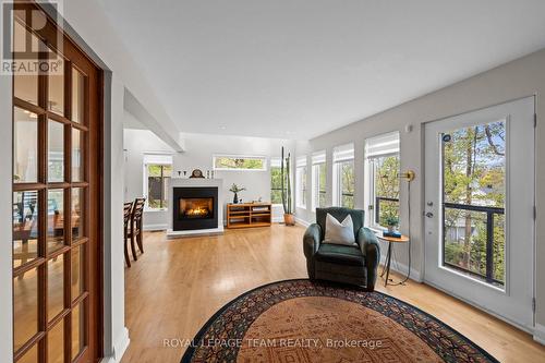 1965 Bromley Road, Ottawa, ON - Indoor Photo Showing Living Room With Fireplace