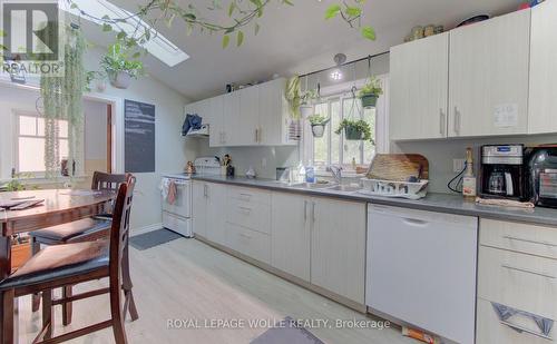 48 Breithaupt Street, Kitchener, ON - Indoor Photo Showing Kitchen